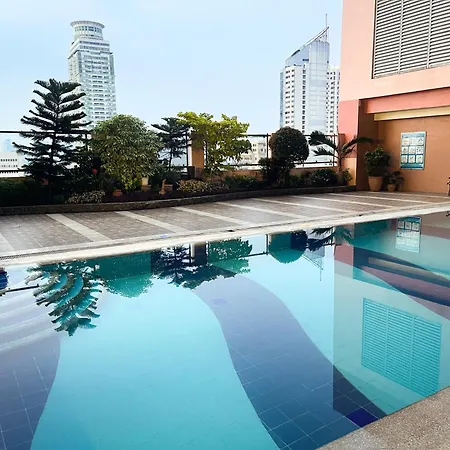 Stunning Sunset Retreat At Eton Bayview II 2Pax Apartment